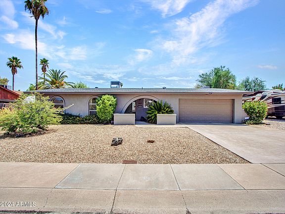 2nd image of 3907 E PARADISE Drive