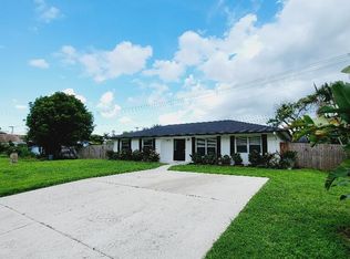9073 Lantern Dr, Lake Worth, FL 33467