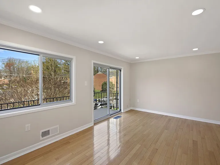 10619 Weymouth St #201 — Photo 7