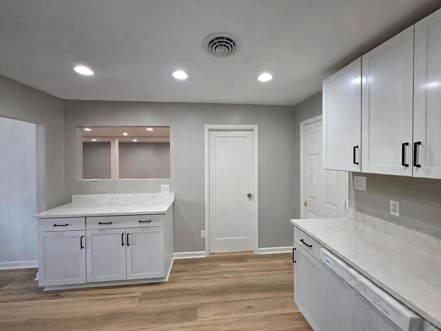 4 bed, 2132 sqft, $2,885 — Photo 2