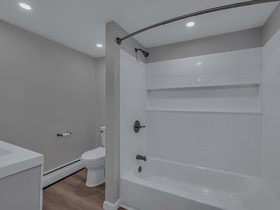 4th image of 715 Smith St APT 3