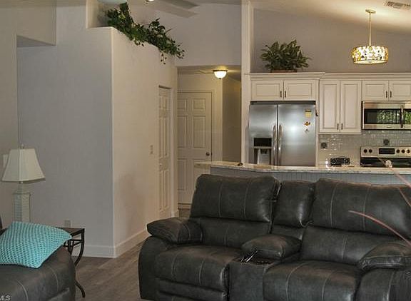 3rd image of 3915 Bennett Ln #3917