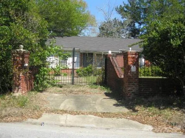 1303 E Gulf Field Dr, Mobile, AL 36605