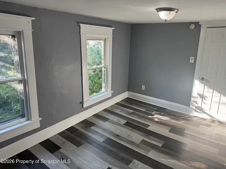 219 N Bromley Ave — Photo 17