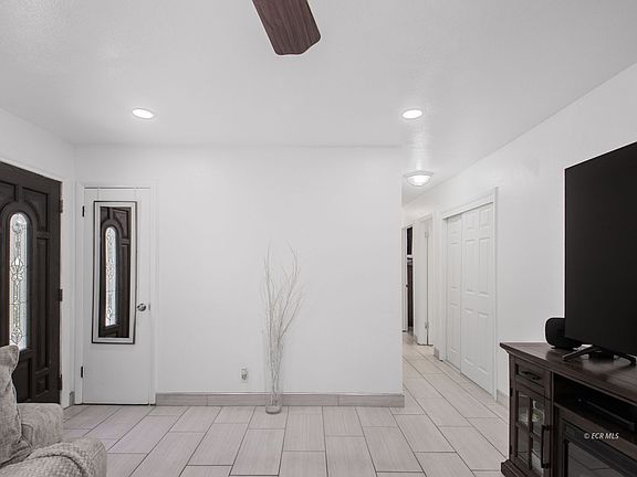 5th image of 536 Sage St