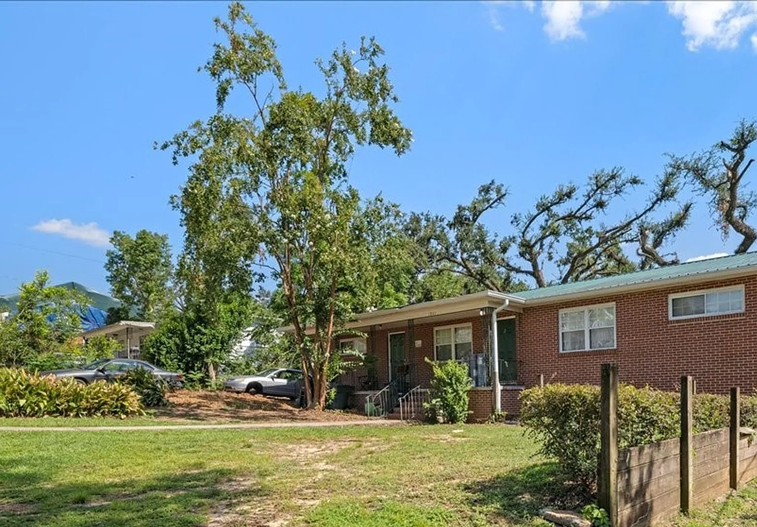 2 Bedroom Close to Campus — Photo 1