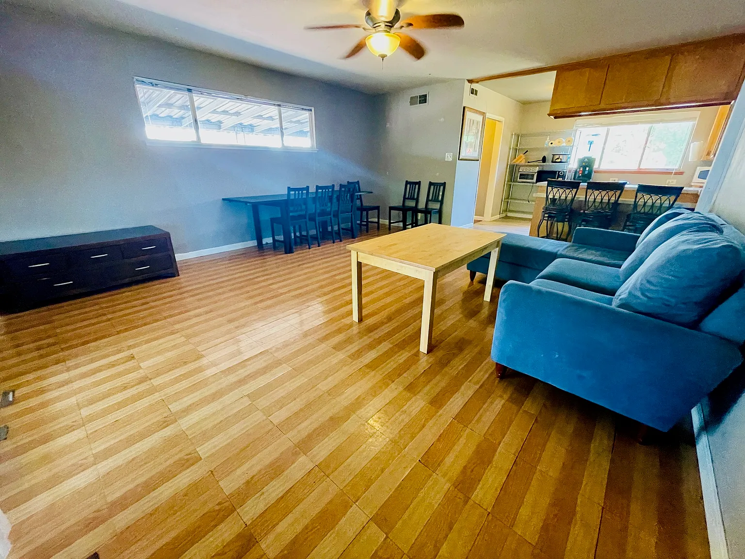 1121 W Churchill St — Photo 1