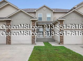 10555 Clubhouse Dr, Kansas City, KS 66109