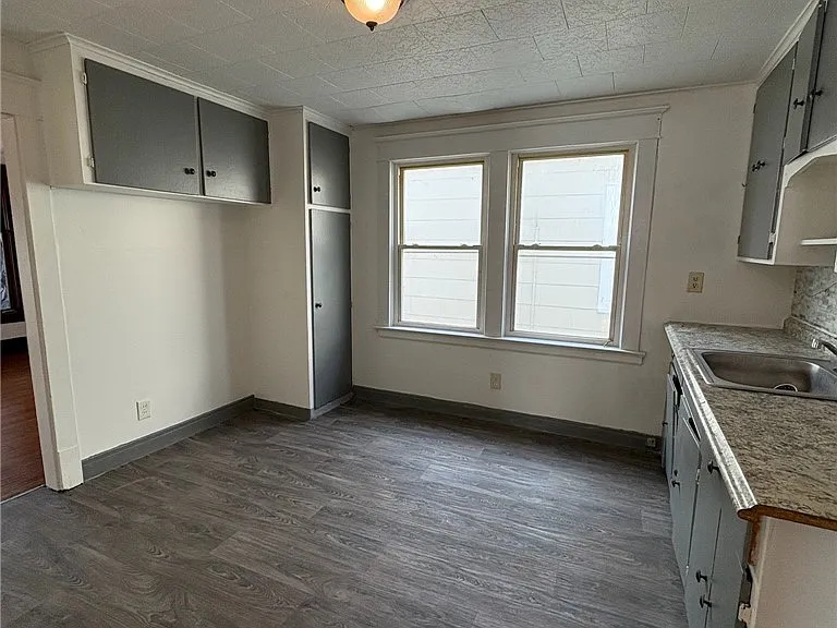189 Westminster Ave — Photo 9