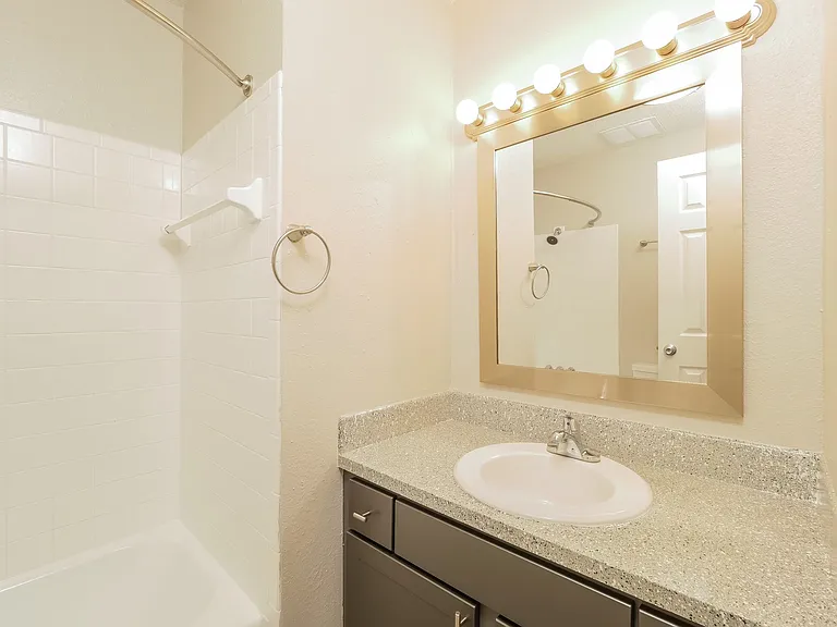 Hunters Glen Apartments — Photo 22