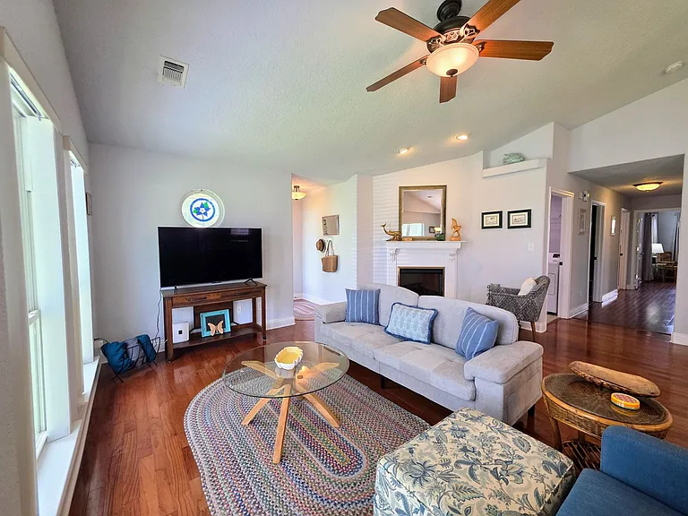 949 Osprey Ct — Photo 6