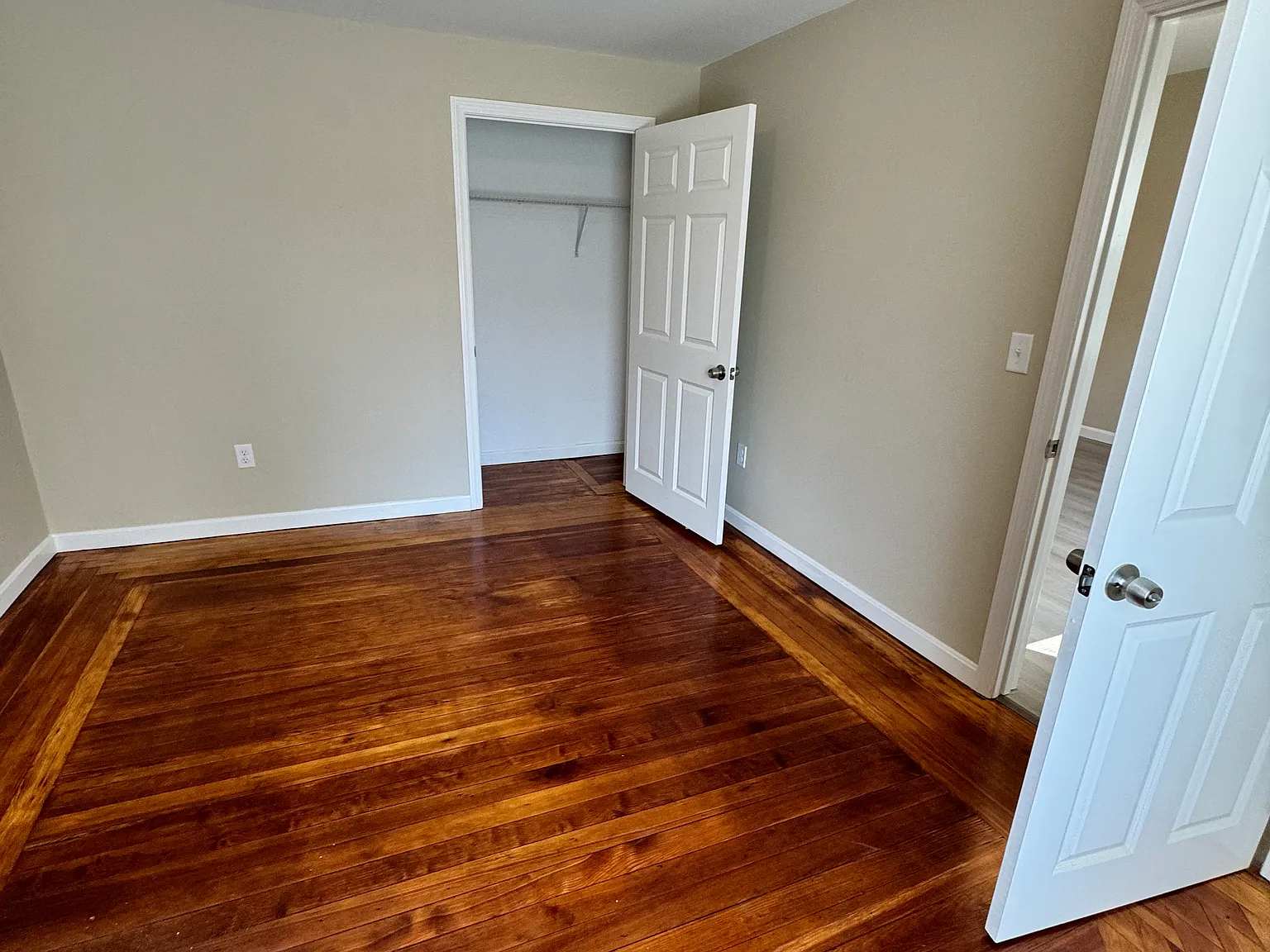 3 bed, 900 sqft, $2,300 — Photo 4