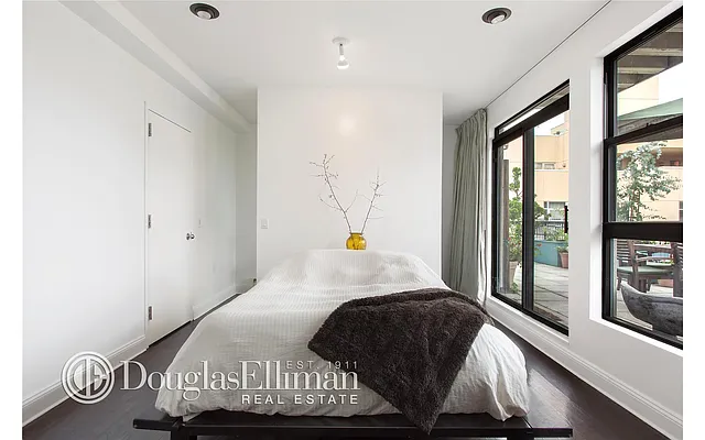 Sold by Douglas Elliman | media 21