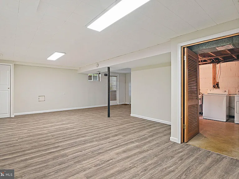 8701 Parliament Dr — Photo 32