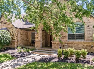 6208 Riverview Cir, Fort Worth, TX 76112