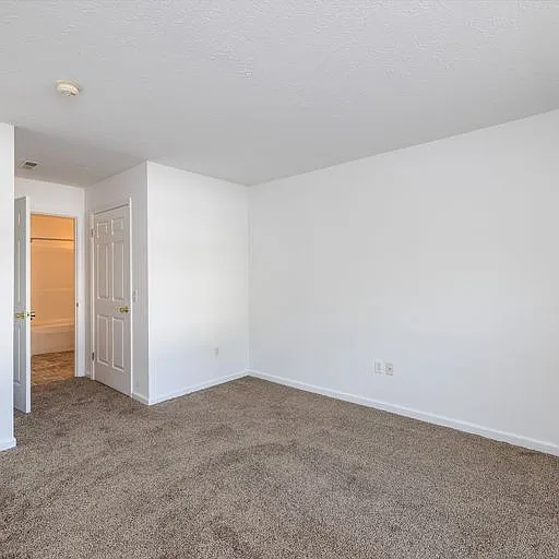 Heritage Park Apartments — Photo 11