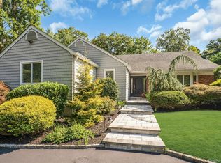33 McCulloch Drive, Dix Hills, NY 11746