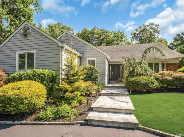33 McCulloch Drive, Dix Hills, NY 11746