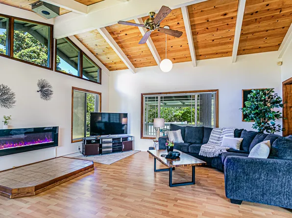 99-7715 Kilau Pl, Volcano, HI 96785