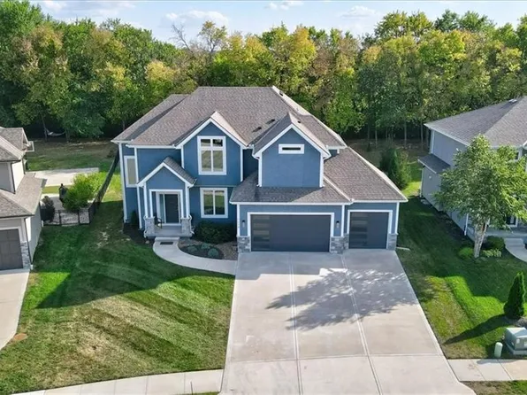 1809 SW Blackstone Pl, Lees Summit, MO 64082