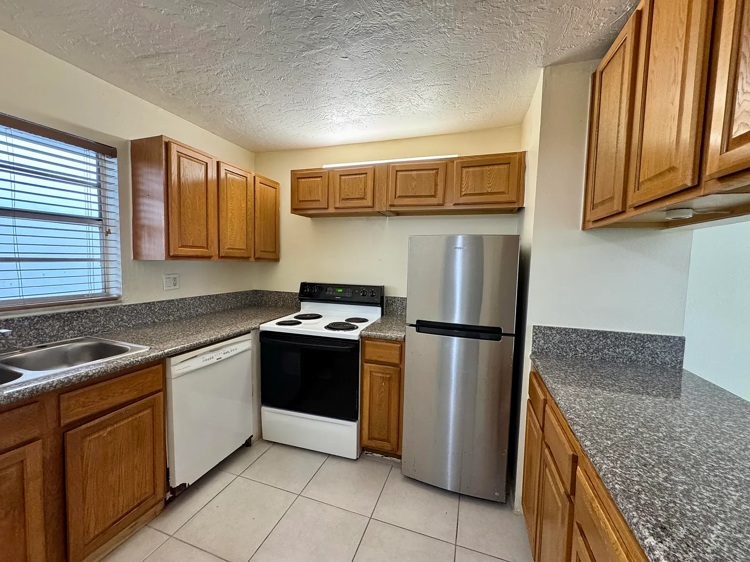 1 bed, 1.5 bath, 800 sqft, $1,450 — Photo 2