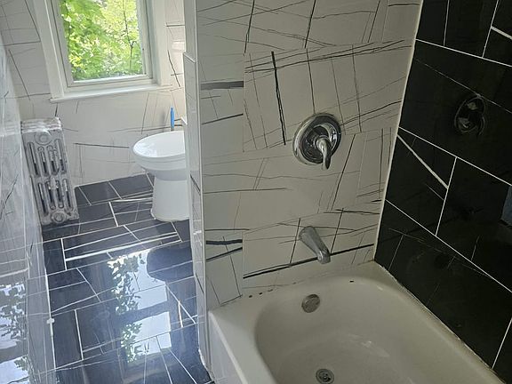4th image of 1118 Hampton Pl #2A