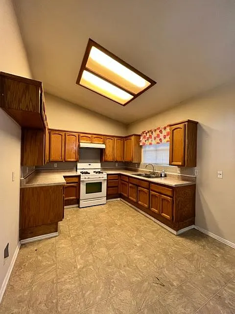 3 bed, 1444 sqft, $1,995 — Photo 4