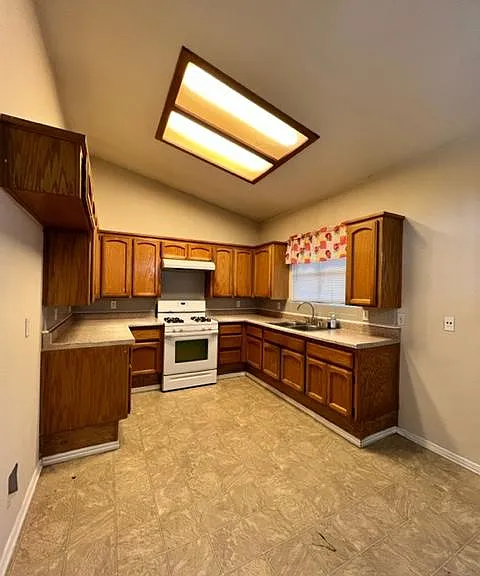 1467 Acorn Ct — Photo 4