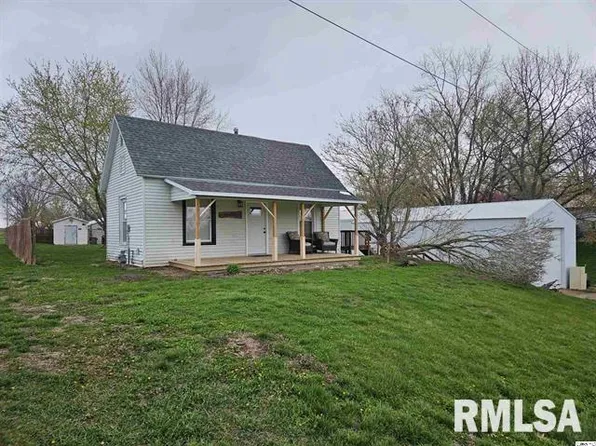 306 Walker St, Ursa, IL 62376