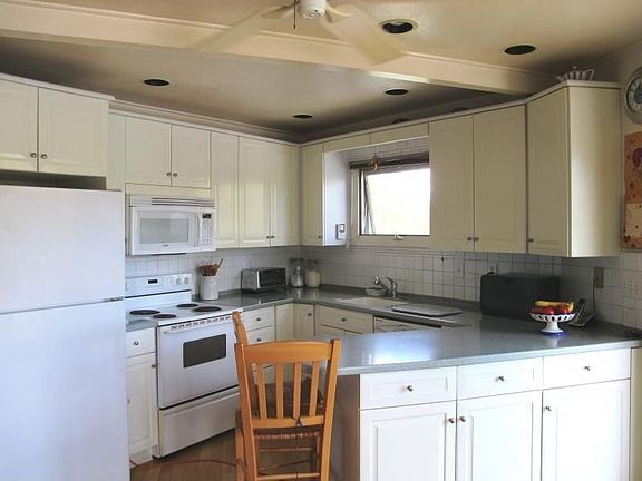 2nd image of 11 Emerald Dr