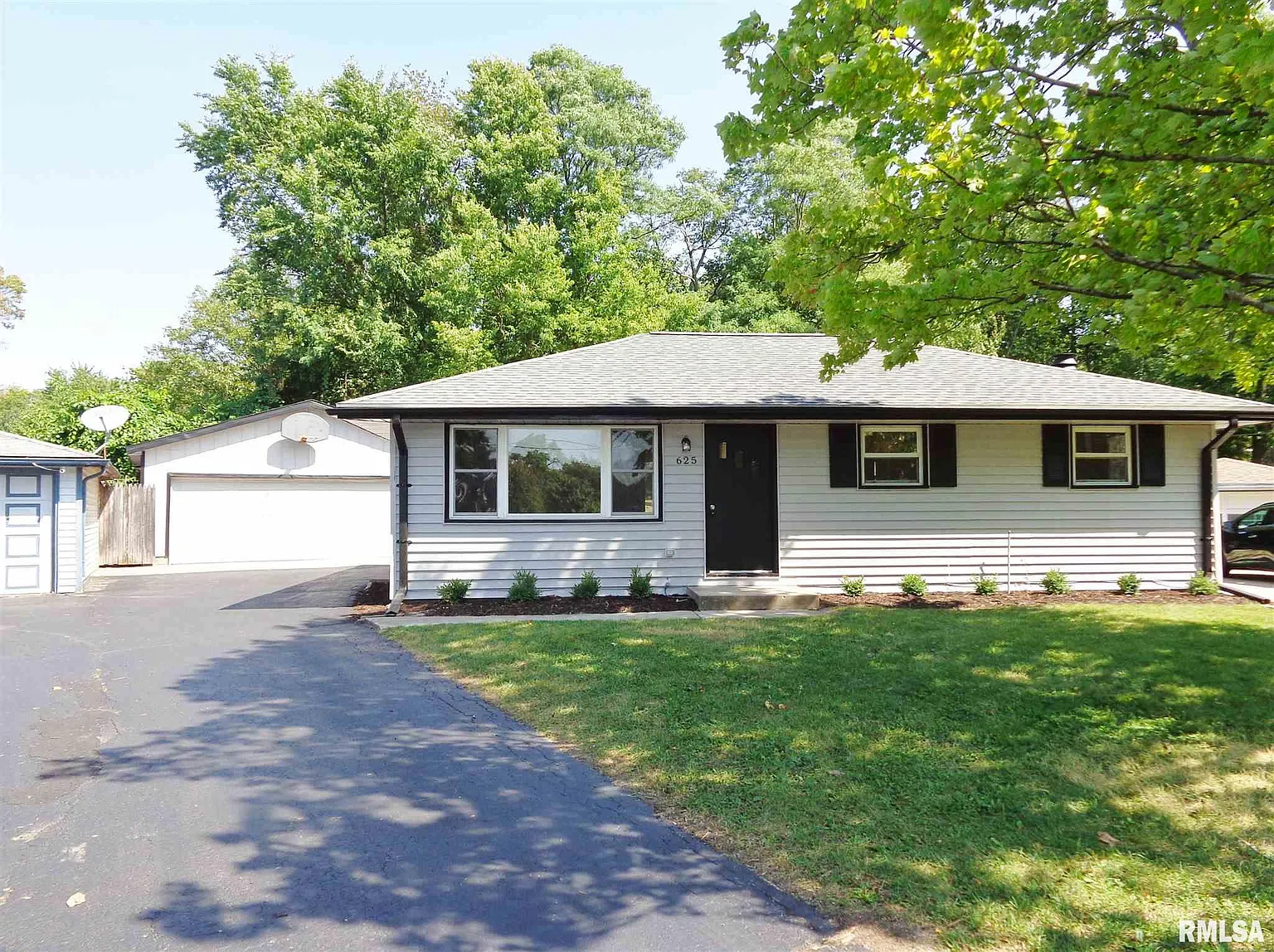 625 E Montclair Ct photo 1