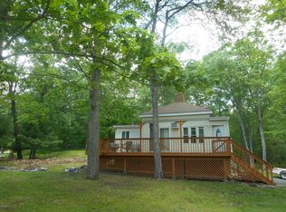 129 Raccoon Rd, Dingmans Ferry, PA 18328