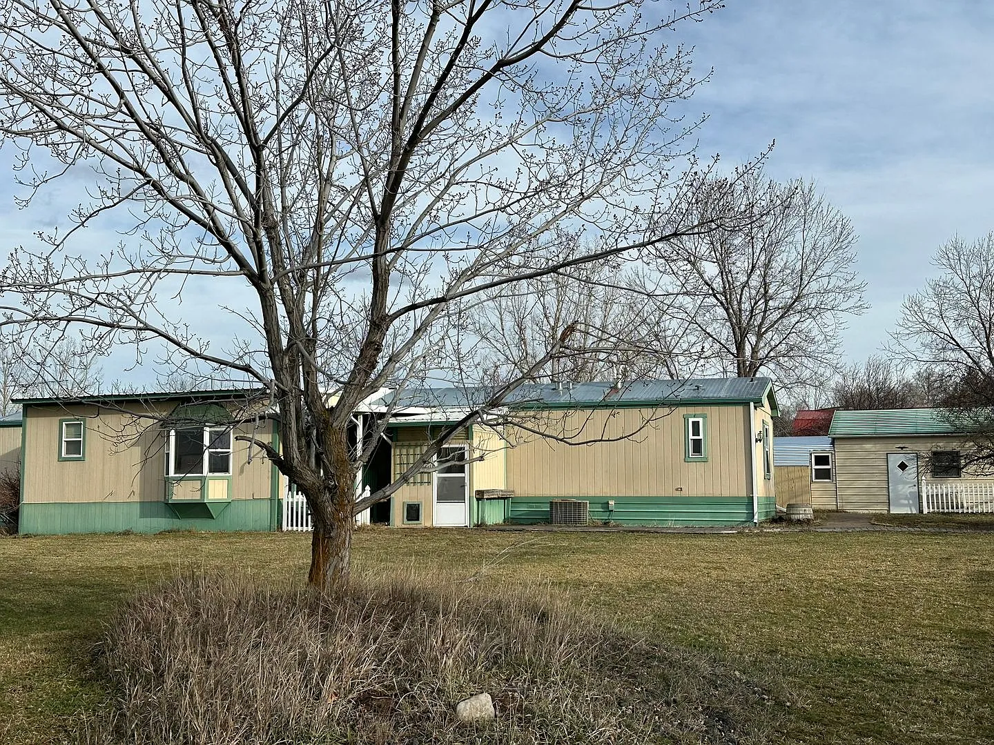 3 Bed / 2 Bath on One Acre Garage Included — Photo 3