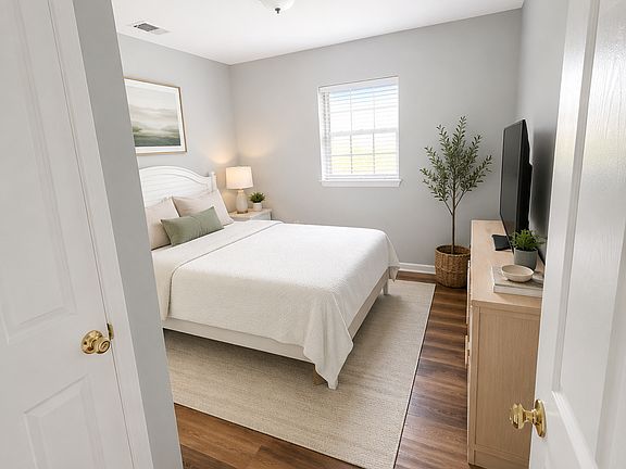 5th image of 307 SE Avenue B #B