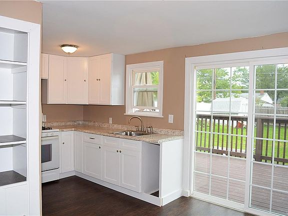 5th image of 132 Somerville Ave