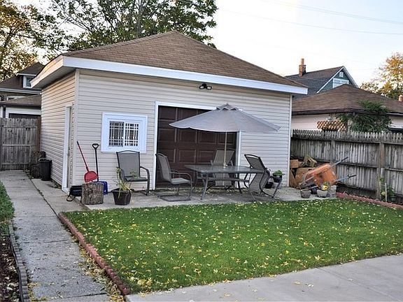 5th image of 2514 Lombard Ave