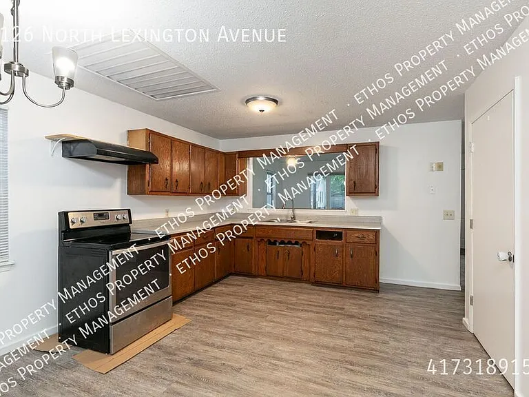 2126 N Lexington Ave — Photo 5