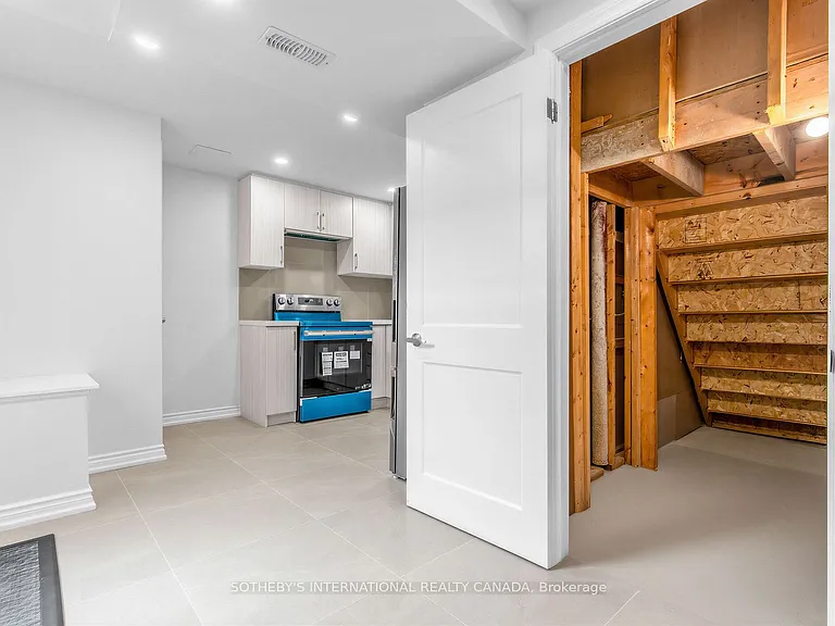 11 Valley Centre Dr #BASEMENT — Photo 9