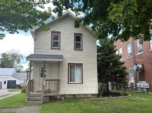 120 N Lake St SE, Caledonia, MI 49316