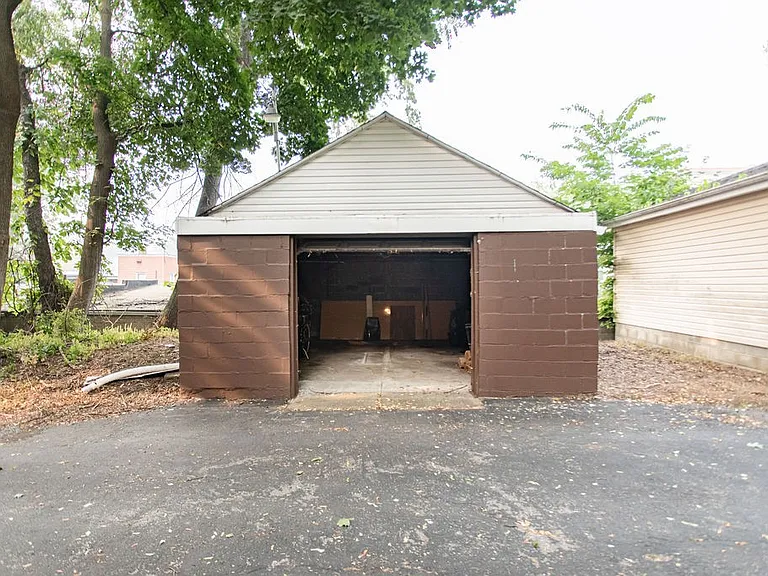 6331 Alderson St — Photo 39