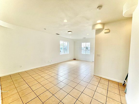 4th image of 993 Rosebrook Dr