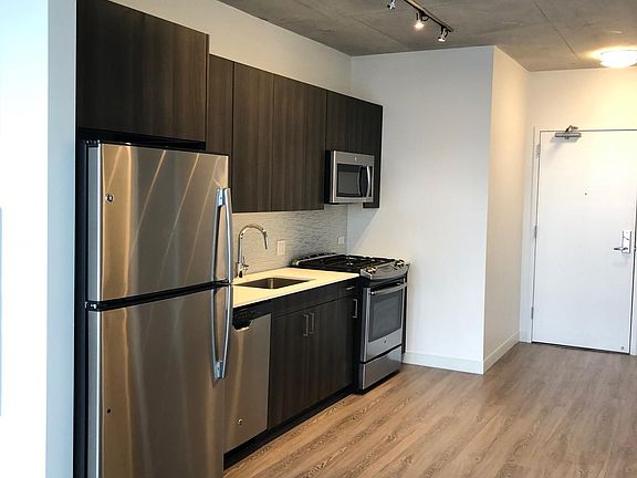 3rd image of 912 W Chicago Ave #22