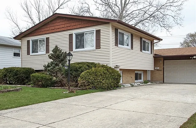 1116 E Alder Ln photo 1