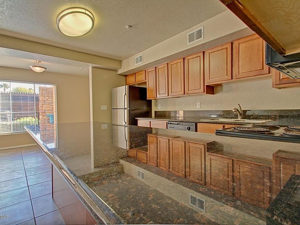 1st image of 550 W Maryland Ave Unit 102