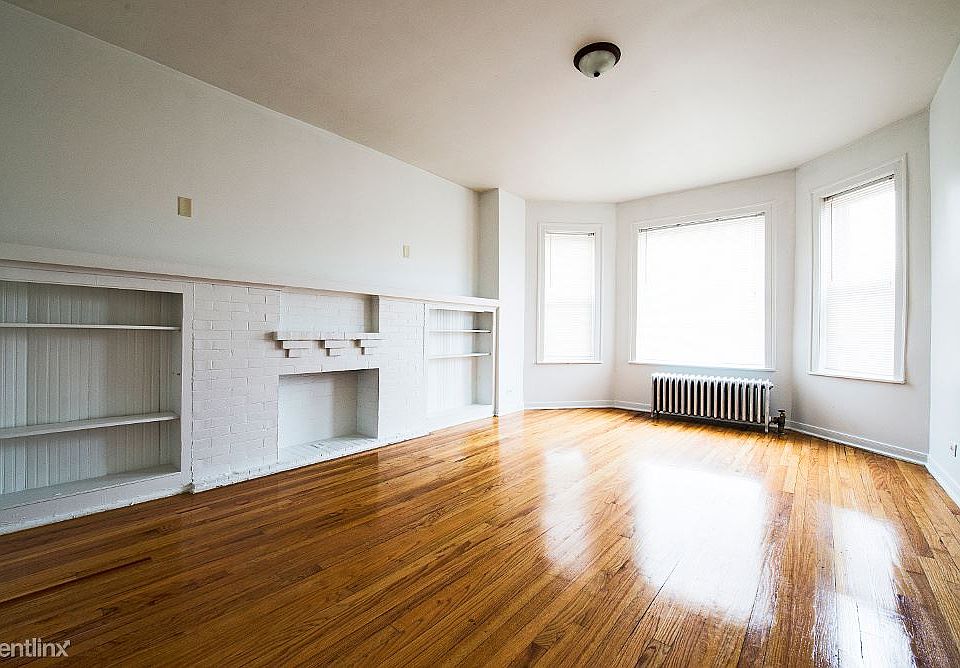 8014 S Maryland Ave Apartments Chicago Living Room_01