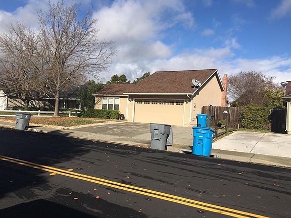 4th image of 185 Christine Dr
