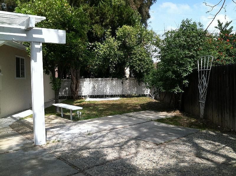 2nd image of 6702 Cedros Ave