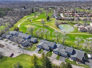 39800 N Stonebridge Ct, Antioch, IL 60002
