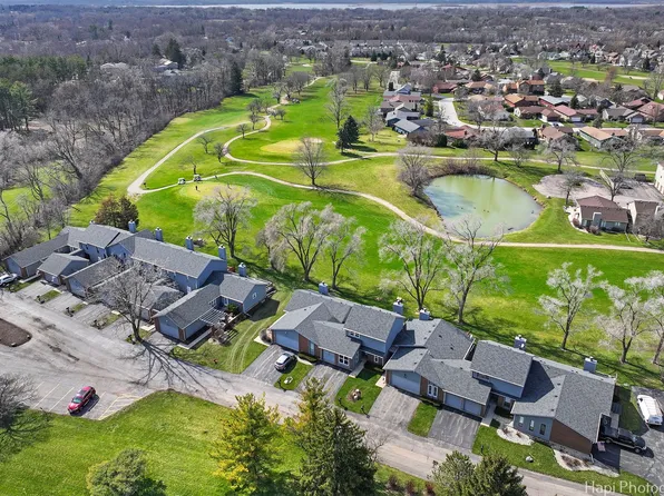 39800 N Stonebridge Ct, Antioch, IL 60002