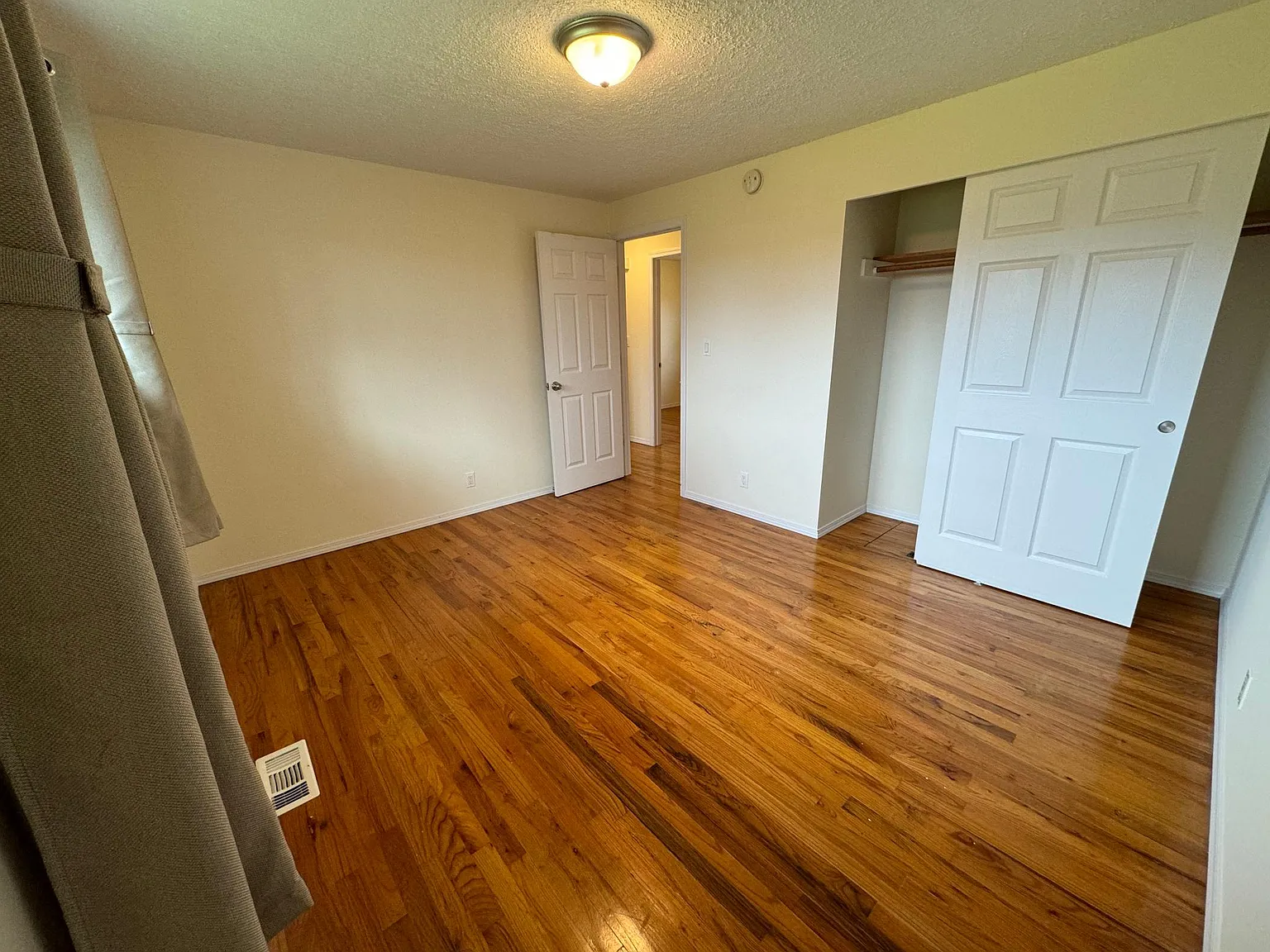 2302 NW Dixon St — Photo 4